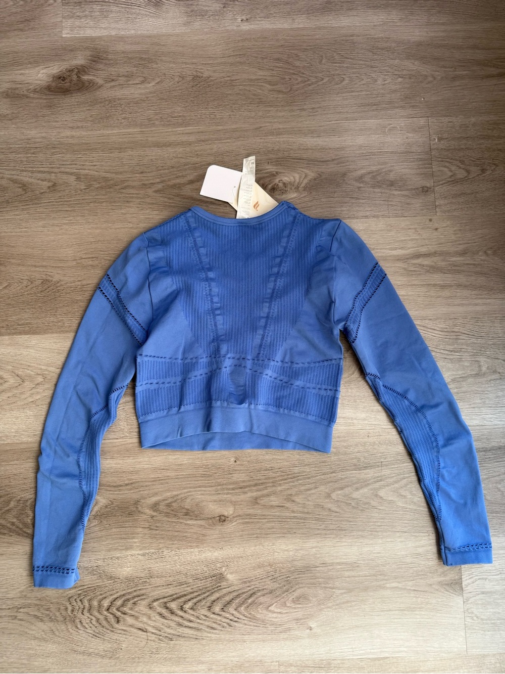 Fabletics Periwinkle Seamless Long Sleeve Crop Top - Picture 5 of 6